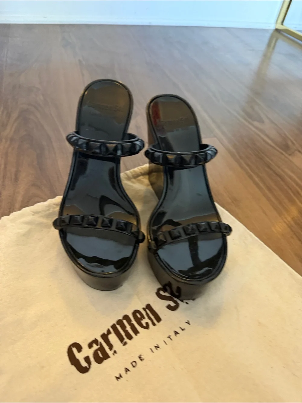 Carmen Sol Black Patent Wedge Sandals - Picture 2 of 5